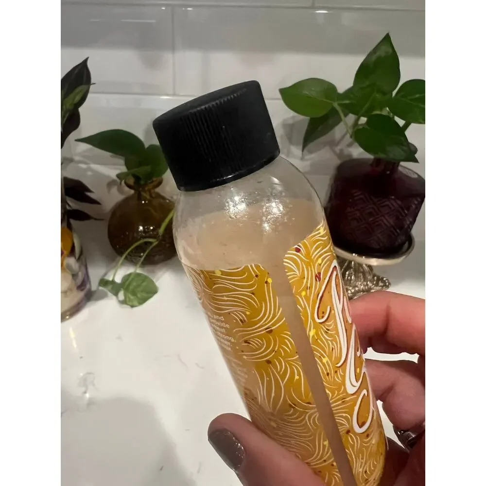 Perfectly Posh Puttin’ On the Spritz Shimmer Finishing Spray 4 oz Retired